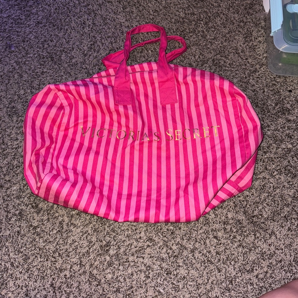 victoria’s secret duffel bag